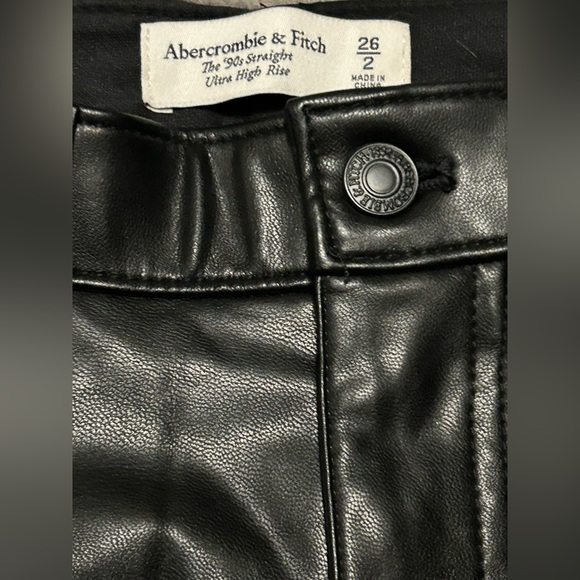 Abercrombie & Fitch 90’s Straight Faux Leather Pants - Picture 7 of 9